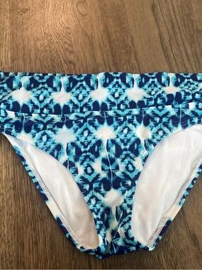 Victoria's Secret Blue and White Tie-Dye Bikini Bottoms Size Small-020